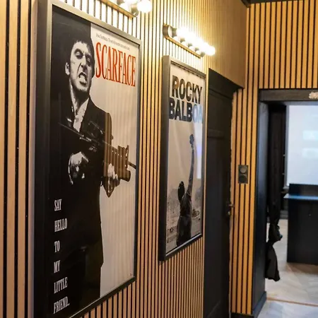 Centre Avec Cinema アパート